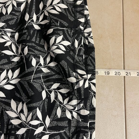 AVE Leisure Plus Size 22/24 Black & White Leaf Print Skort - Picture 11 of 12